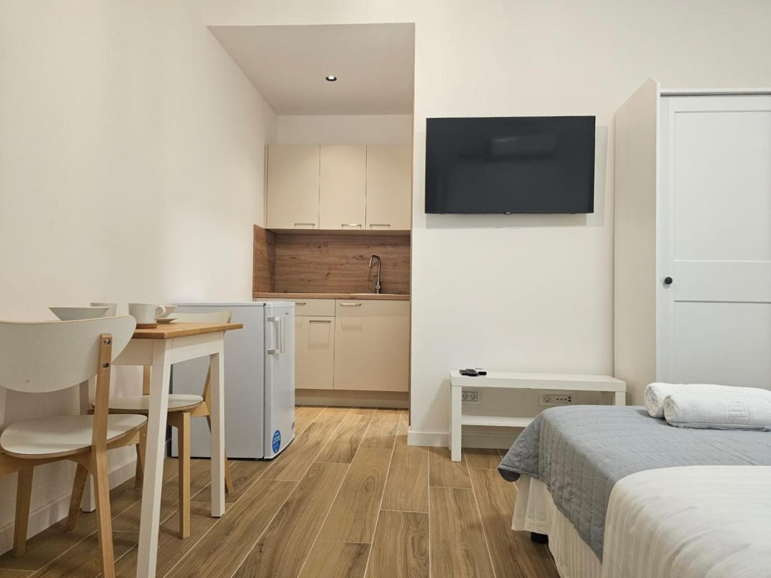 Apartments Miamare Primošten Стая снимка